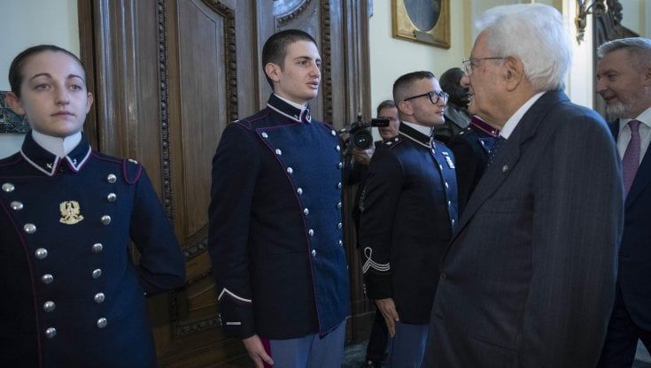 Esercito, Fenoglio e tartufi:  Mattarella in visita a Torino 