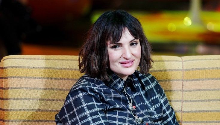 Arisa: "Amici a cena su Skype, audiolibri nella notte insonne e balsamo di tigre sui polsi"