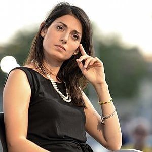Raggi nel caos, ma tocca a lei decidere su Roma 2024...