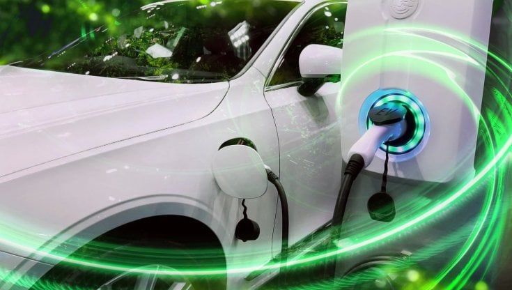 Duse, AlixPartners: "Ancora lontano il pareggio dei costi tra elettriche e auto termiche"