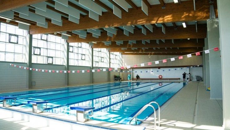 Parma, apre la piscina di viale Giulio Cesare. Previsto parcheggio interrato da 120 posti auto