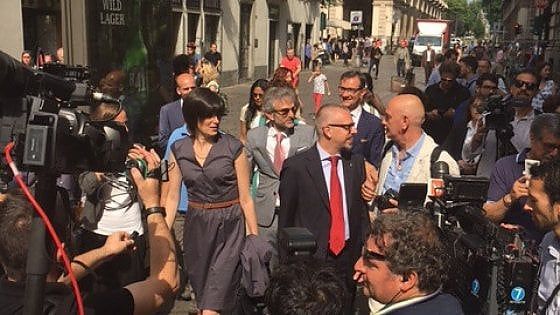 Torino, Appendino "marcia" sul Comune: neosindaca in corteo con consiglieri e assessori
