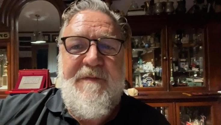 Russell Crowe: "Ci vediamo a Sanremo, al mio segnale scatenate l'inferno"