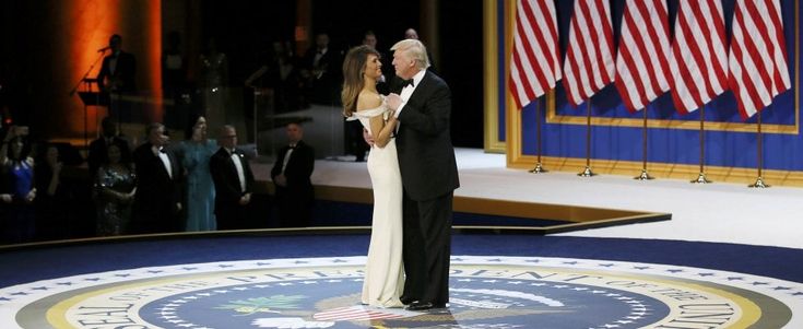Donald Trump ha giurato da presidente degli Usa. "Con me potere torna al popolo". Firmato decreto per ridurre Obamacare