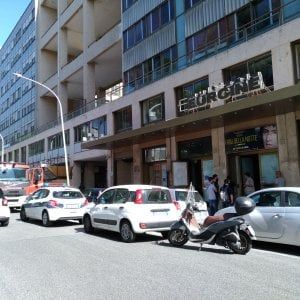 Roma, crolla controsoffitto  all'Eurcine: lievemente feriti tre operai