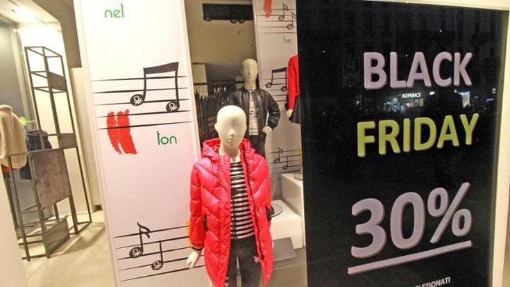 Black Friday, shopping al via: dall’abbigliamento alla tecnologia sconti fino al 70%