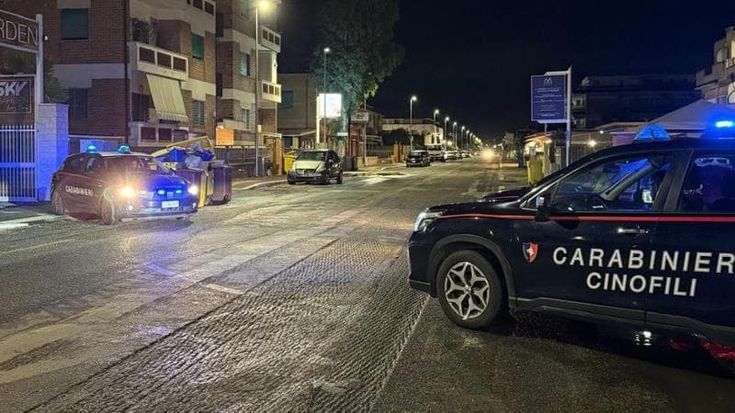Cocaina, crack e due sciabole: in manette tre donne e un uomo dei clan Casamonica e Spada