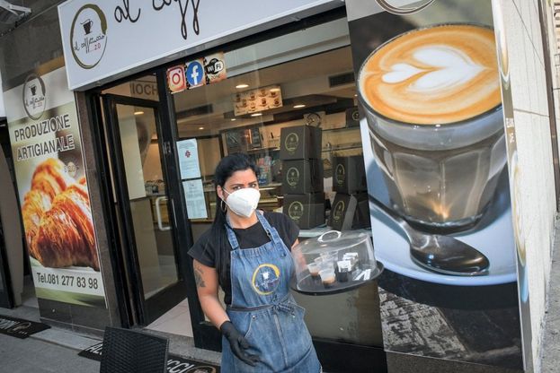 Coronavirus: boom di richieste per pizze e caffè, ma solo il 30 % ha riaperto