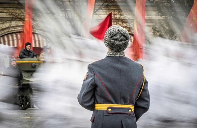 Mosca, cent'anni dalla rivoluzione: la parata è nostalgica