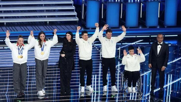 Sanremo d'oro, gli Azzurri dei Giochi Invernali arrivano sul palco dell'Ariston: applauditissimi