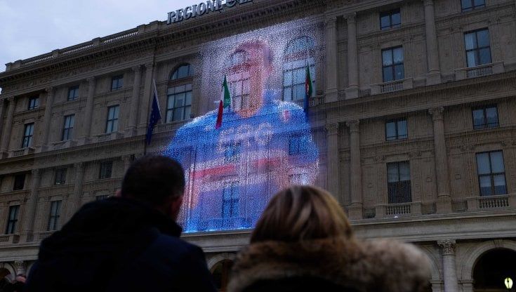 A Genova il ricordo in piazza, tra rabbia e nostalgia: "Ciao Gianluca, con te se ne va un'era"