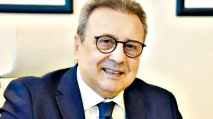 Fiori, gelatiere e panettoni: lite sulle spese di Palazzo d’Orleans