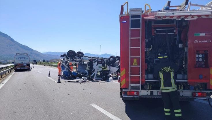 Cisterna piomba su un furgone di operai dell’Anas sull’A19, ferito l’autista del mezzo pesante