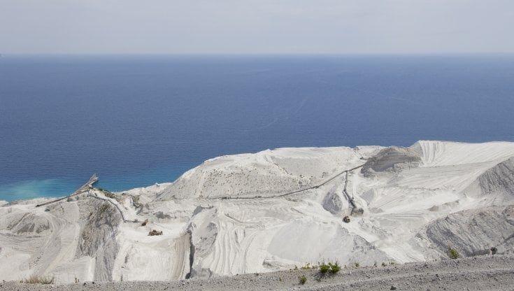 Oliviero Toscani: “Una Cinecittà nelle cave di Lipari”