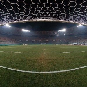 Spintoni e pugni tra tifosi Bologna e Torino in area A1 Firenze. Salvini: ''Galera e basta stadio''