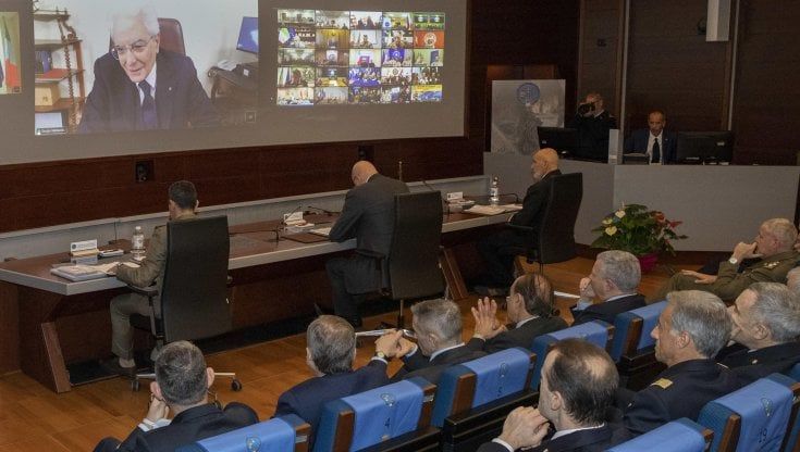 Mattarella ancora positivo al Covid fa gli auguri ai militari: "Italia orgogliosa delle sue forze armate"