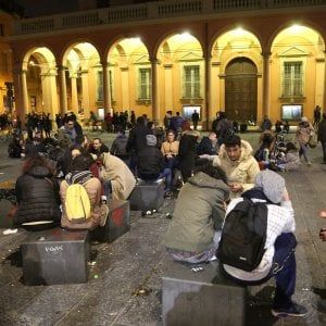 Rissa tra minorenni e poliziotti fuori servizio in zona universitaria a Bologna