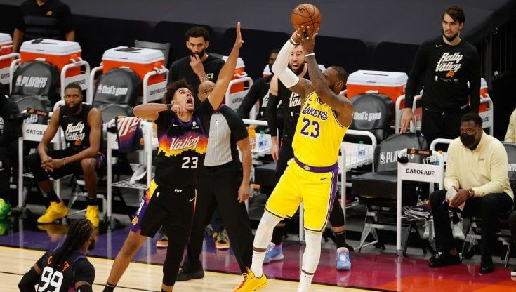 Basket, playoff Nba: LeBron-Davis, i Lakers tornano a ruggire. Doncic stende i Clippers