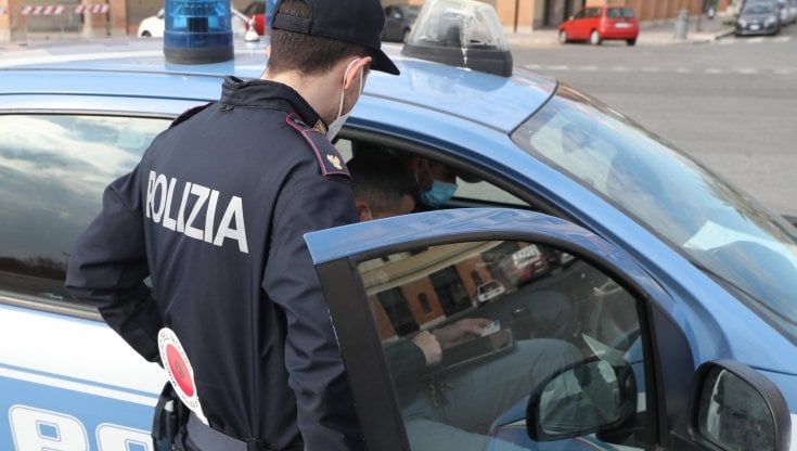 Milano, polizia arresta dieci 'trafficanti di uomini': trasferivano migranti da Africa e Afghanistan