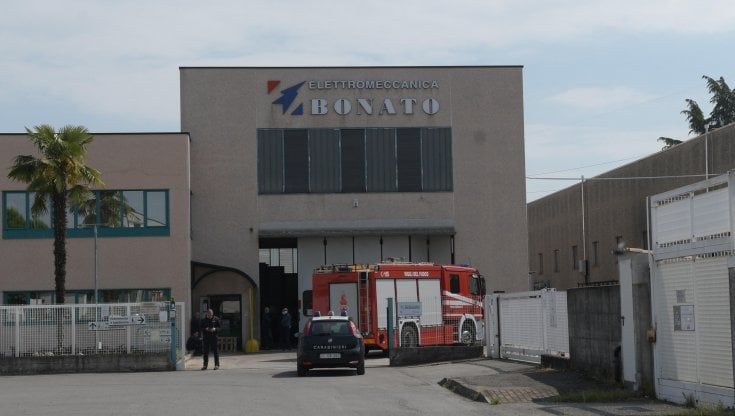 Incidente sul lavoro a Gorgonzola: operaio di 58 anni muore intrappolato in un tornio industriale
