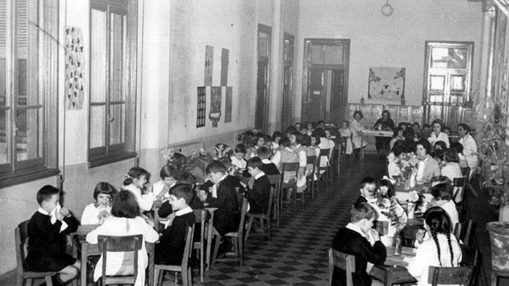 Dal pane con salame e groviera del 1900 al sogno: “Vogliamo il sushi”. Un secolo di storia in mensa