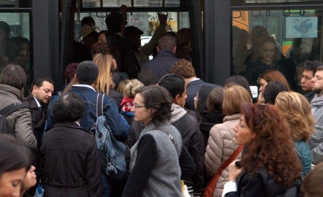 Auto travolta da un treno<br />nessun ferito, ma molti disagi
