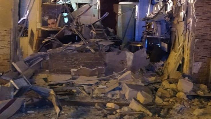 Taranto, raccolta fondi per il bar distrutto da una bomba: "Ricostruiamolo per amore della nostra città"