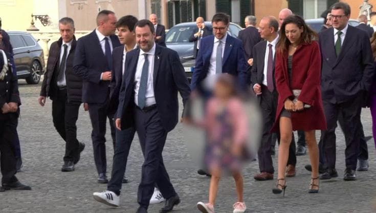 Giuramento al Quirinale, l'ingresso di Salvini con i figli e Francesca Verdini
