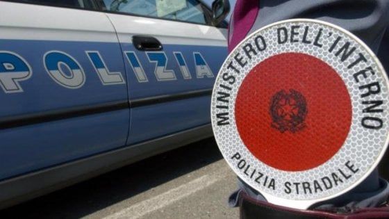 Gela, sfregia l'ex al volto con una coltellata e sparisce nel nulla