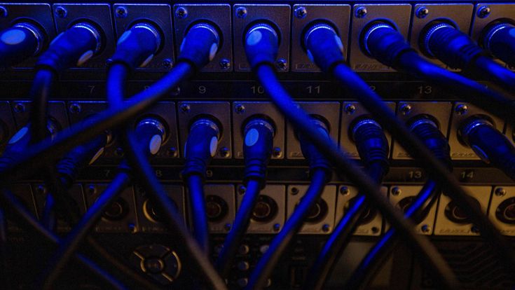 Netflix, Dazn e gli altri: esplode il traffico sulla rete di Tim