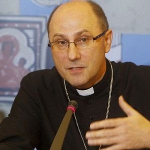Per la Chiesa la Polonia è un caso, il primate: "Sospenderò preti anti-profughi"