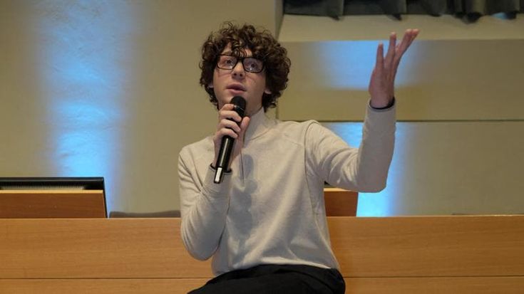 Guardiamo il mondo con il cineocchio. Ora ci serve il cinenaso
