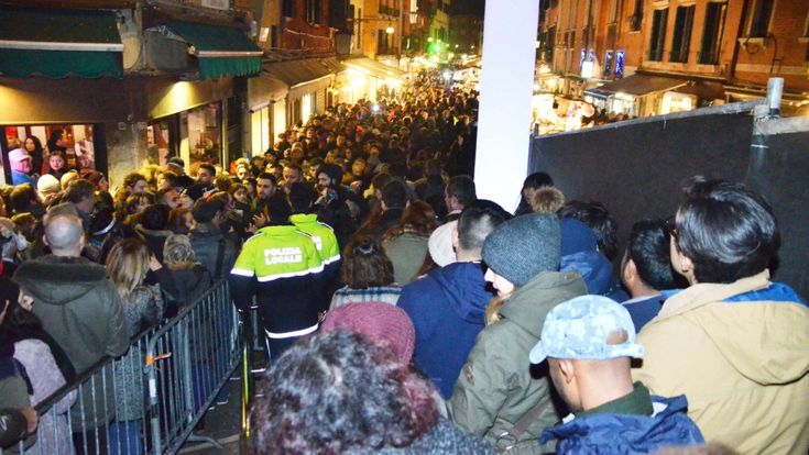Carnevale a numero chiuso, Venezia va subito in tilt