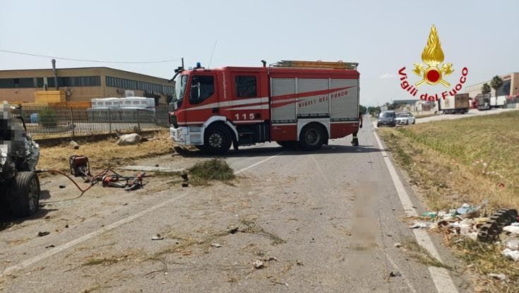 Incidente sulla Statale 7 a Pastorano: scontro tra furgone e auto, due morti