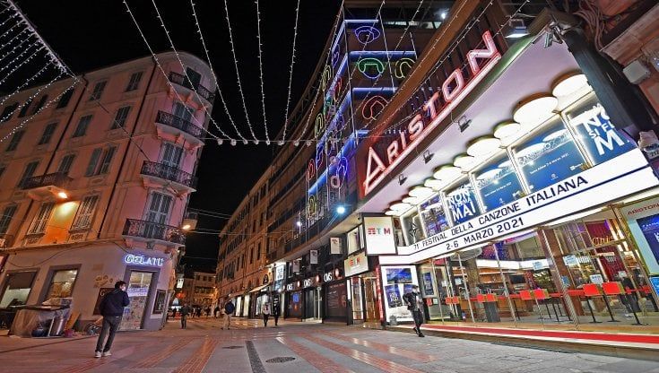 Sanremo, un festival a ostacoli con l'incubo della zona rossa