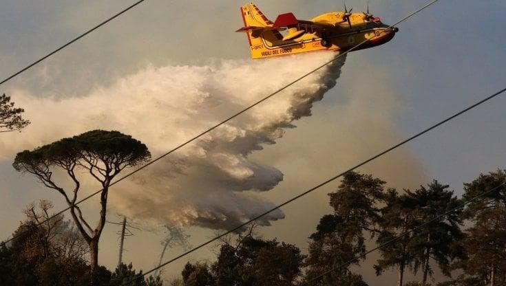 Quindici roghi in Sicilia, nel mirino degli incendiari le campagne di Agrigento con cinque focolai