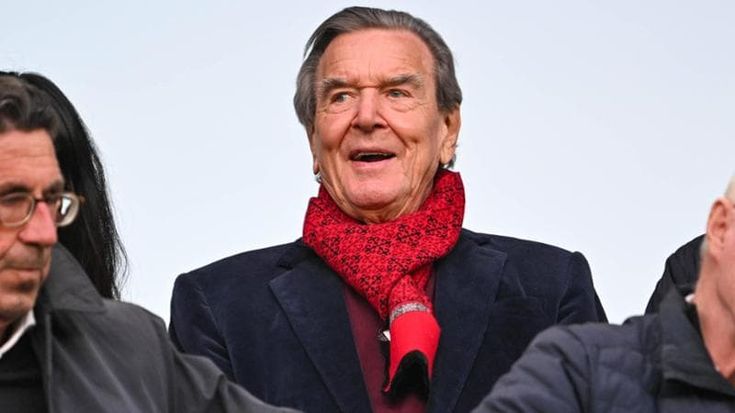 L’ex cancelliere tedesco Schröder, da sempre amico del Cremlino