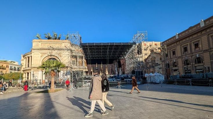 La Sicilia scende in piazza per la notte più lunga: è il derby di Capodanno