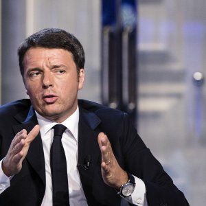 L’alt di Bersani piace al premier: “Non c’è spazio fuori dal Pd” 