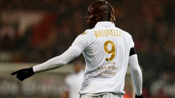 Balotelli polemico: "Nessun rispetto dai tifosi, non torno al Milan"