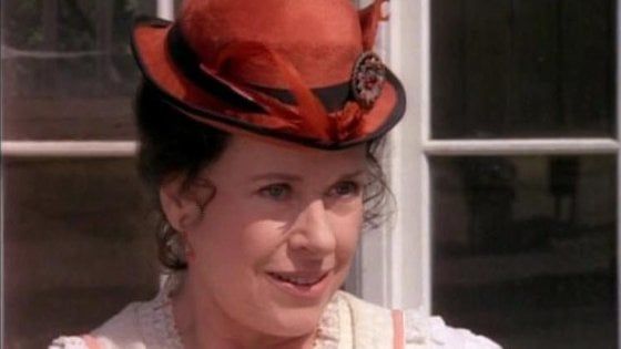 È morta Katherine MacGregor, era Harriet Oleson nella serie 'La casa nella prateria'