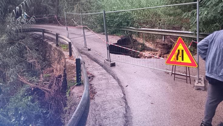 Maltempo all’Elba, frane e strade chiuse: “Uscite di casa solo per emergenze”