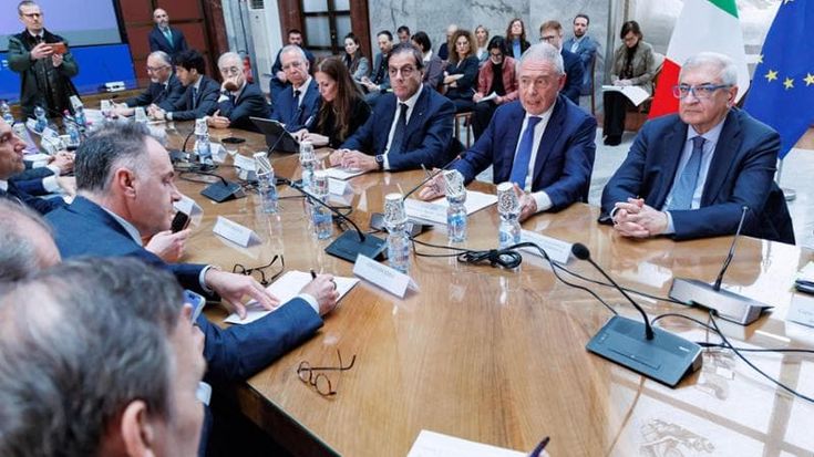 Incentivi, retromarcia e bonus. Ripartono i fondi per le aziende