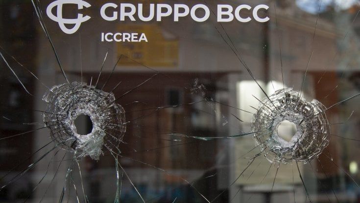 Gli anarchici devastano San Giovanni. "Erano gli stessi del rave a Caracalla"