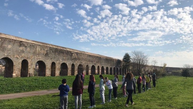Scuola all'aperto, dal Parco degli Acquedotti alle periferie: alla scoperta di Roma senza aule né banchi
