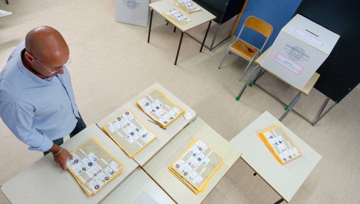Clamoroso in Sicilia: M5S e De Luca arginano il centrodestra