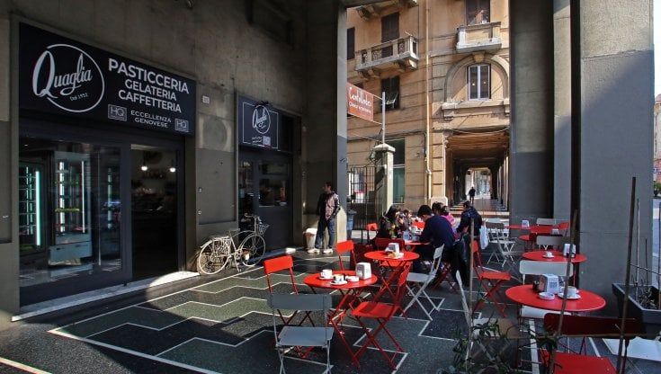 Genova, il condominio non vuole il dehors: sfratto alla storica pasticceria Quaglia