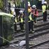 Londra, tram deraglia in periferia: 7 morti, arrestato il conducente