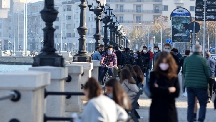 Covid, a Bari mille persone in isolamento in tre giorni: ora sfiorano quota 4.000. Ventenni i più colpiti
