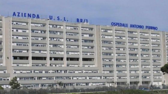 Brindisi, rubava farmaci dall'ospedale per rivenderli: arrestato un ausiliario del Perrino